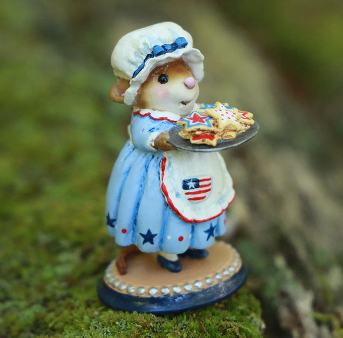LTDM601a Mrs. Liberty Belle Claus - Image 2